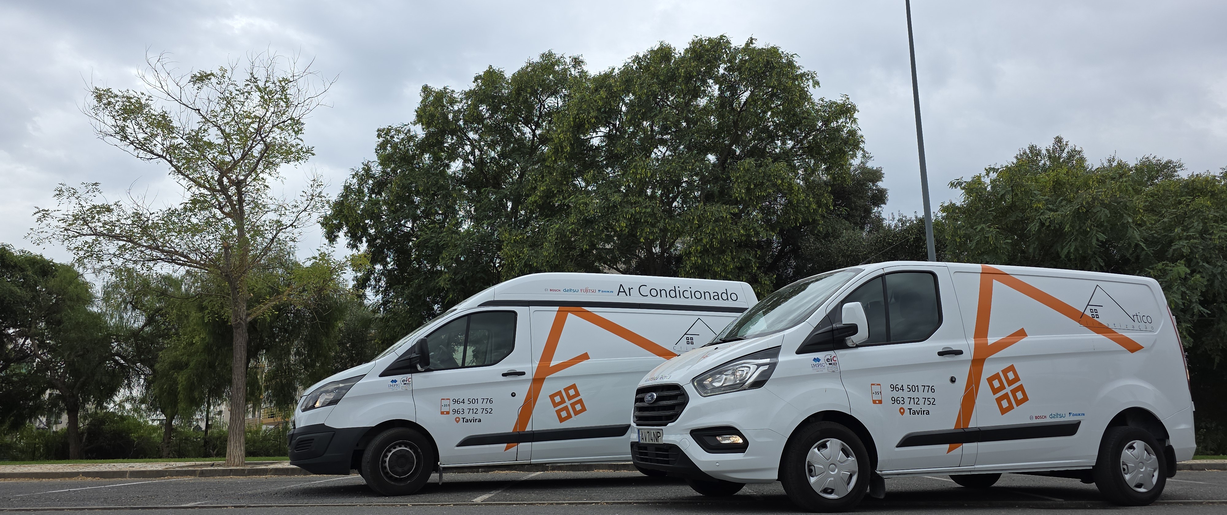 Viaturas Ártico Climatização — duas carrinhas Ford Transit com a nossa identidade